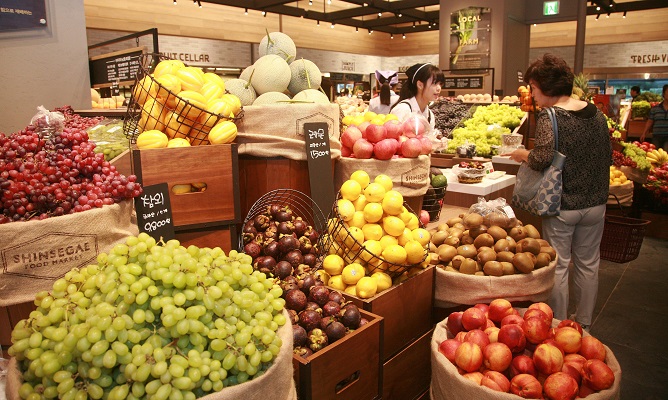 This photo, provided by Shinsegae Department Store on June 18, 2020, shows the fruit subscription service launched by the country's No. 2 department store.