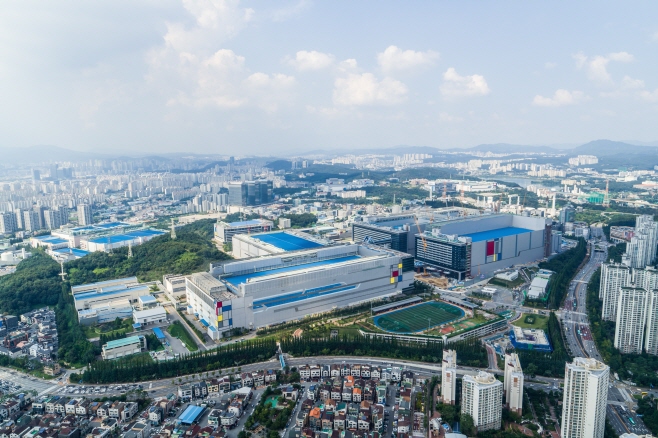 Samsung Electronics Co.'s chip manufacturing plant in Hwaseong, south of Seoul. (image: Samsung Electronics)
