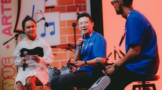 Invade founder and CEO, Kent Teo, moderating industry discussion sessions.