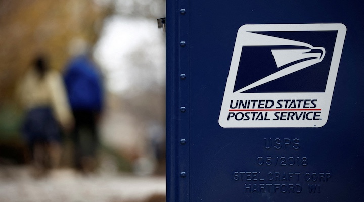 USPS U turn on China parcels sows - 2025 02 05T163655Z 4 LYNXMPEL14061 RTROPTP 4 USA TRADE TARIFFS CHINA 