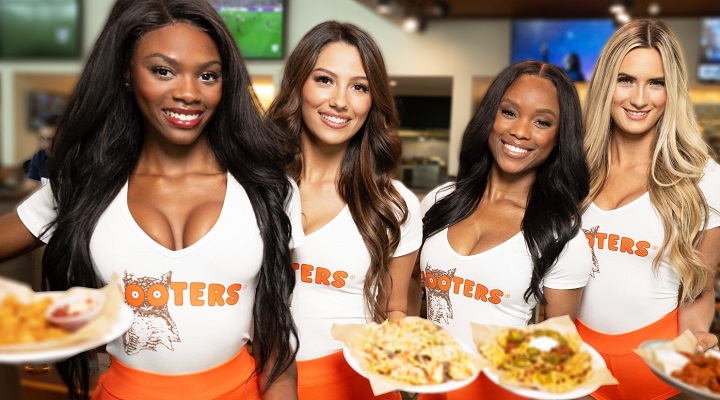 Hooters employees