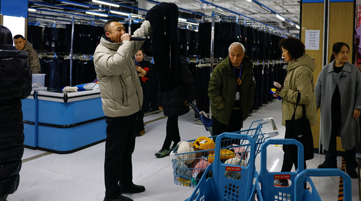 How flash sales are helping this store stay afloat in deflation-hit