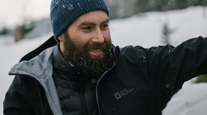 a model in Jack Wolfskin layer jacket