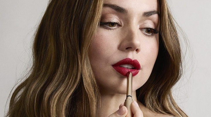 Ana de Armas puts on Estee Lauder lipstick
