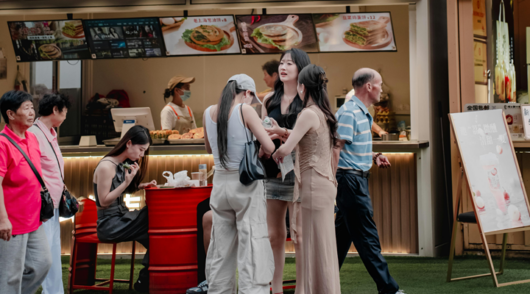 Street Scene at Shanghai's Food Stall with People