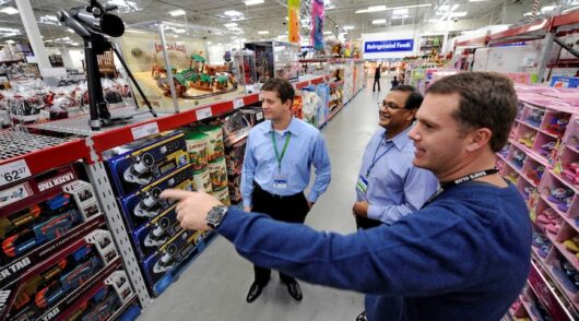 Sam's Club CEO McMillon talks with VP and regional GM Furner