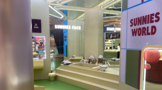 Sunnies World at Dusit Central Park.