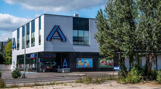 Modern Aldi grocery store exterior