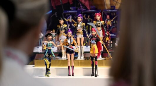 Figures from the "KPop Demon Hunters" toy series