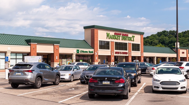 Giant Eagle storefront