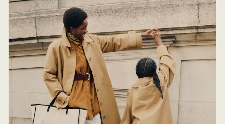 A mother-and-daughter duo wearing beige and brown Sézane pieces.