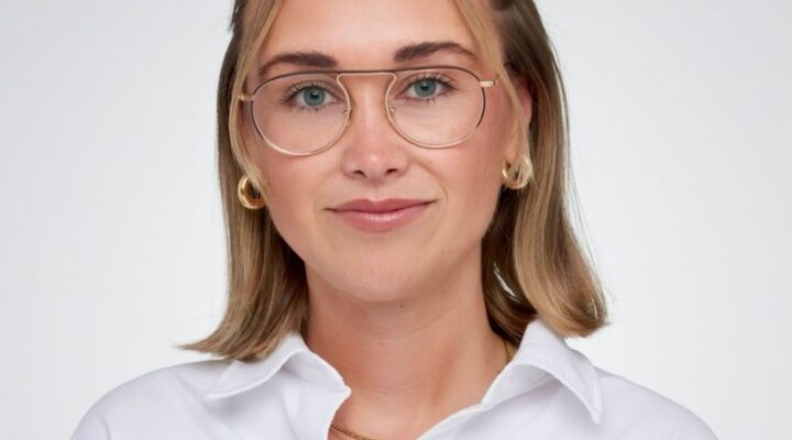 LeNose CEO Caroline Valentini posing against a gray background.